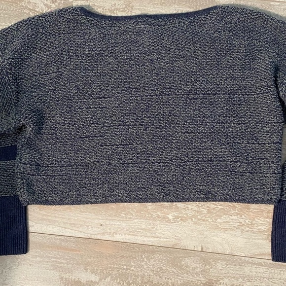 212 New York Sweater Size Small Cropped in GUC - Picture 5 of 5